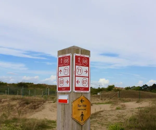 De Veldmuis, Met Mooie Speelhoek En Speelhuis Koksijde